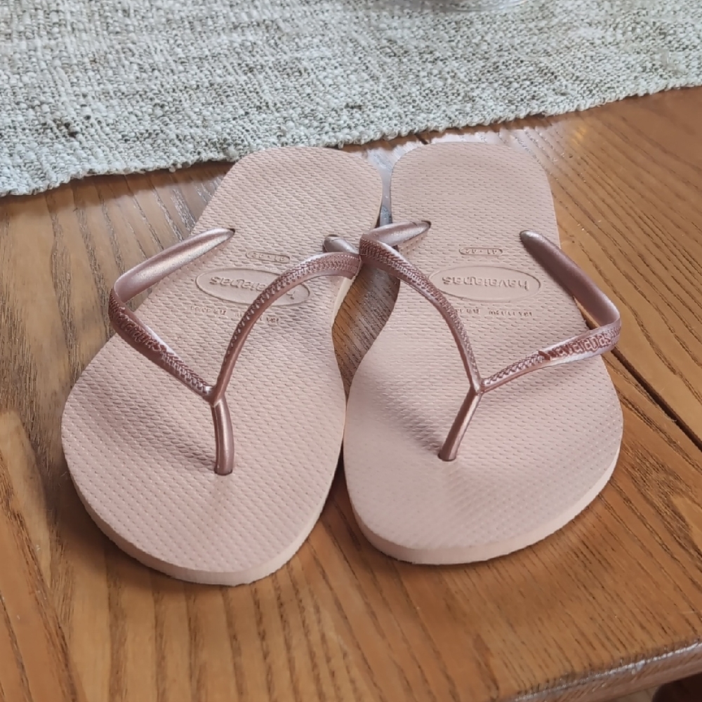 Havaianas Women's Metallic Pink Sandals